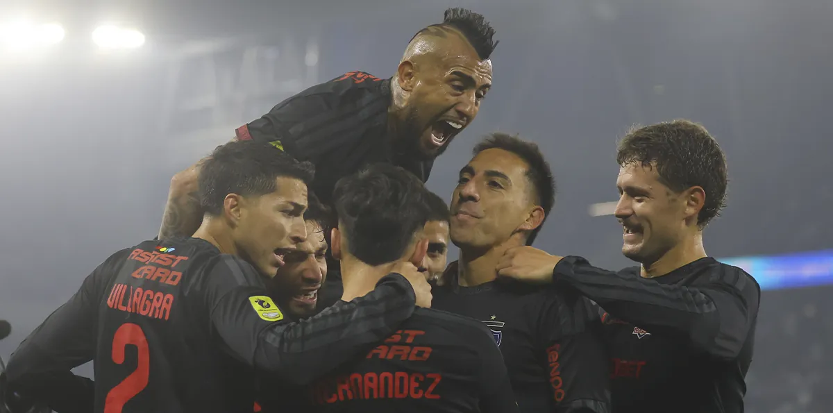 Colo Colo remontó ante Universidad Católica y se escapó en el liderato