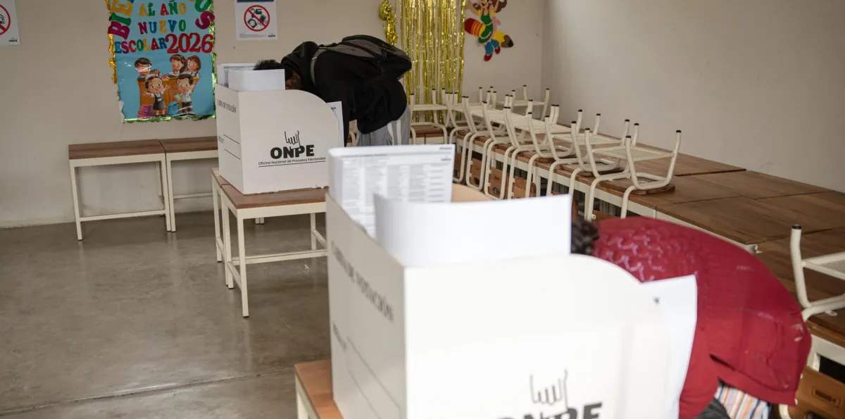 Segundo lugar en Perú se define voto a voto: solo 7.900 sufragios separan a los candidatos