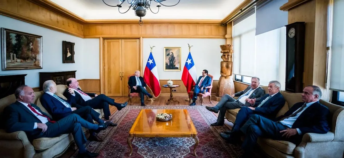 Ministro Pérez Mackenna valora cita con excancilleres y destaca que la defensa de intereses de Chile “debe ser una sola”