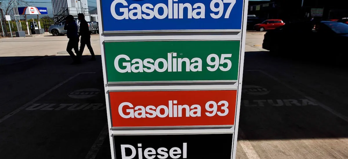XTB estima que el precio de las bencinas subirán hasta $ 37 esta semana