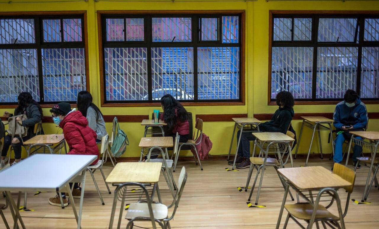 Rectora y directores de colegio terminaron con arraigo nacional: Justicia confirma medida cautelar contra imputados por cuasidelito de lesiones a alumnas
