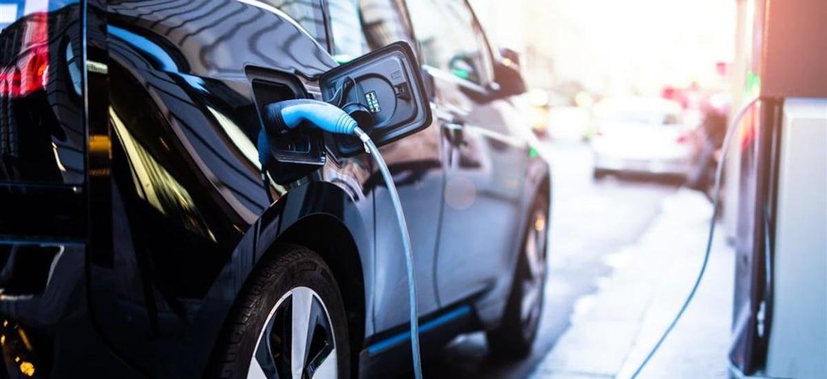 Los vehículos de nuevas energías arrancan 2026 con alzas en ventas - La Tercera