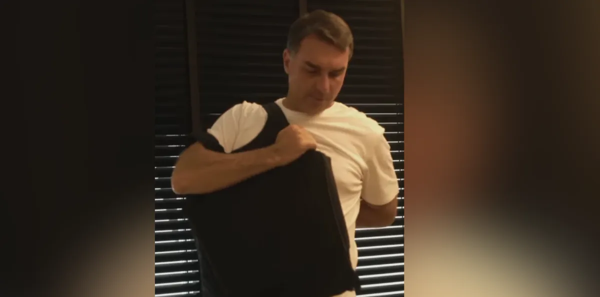 "Sé de lo que son capaces": Flávio Bolsonaro afirmó usar chaleco antibalas por temor a ataques