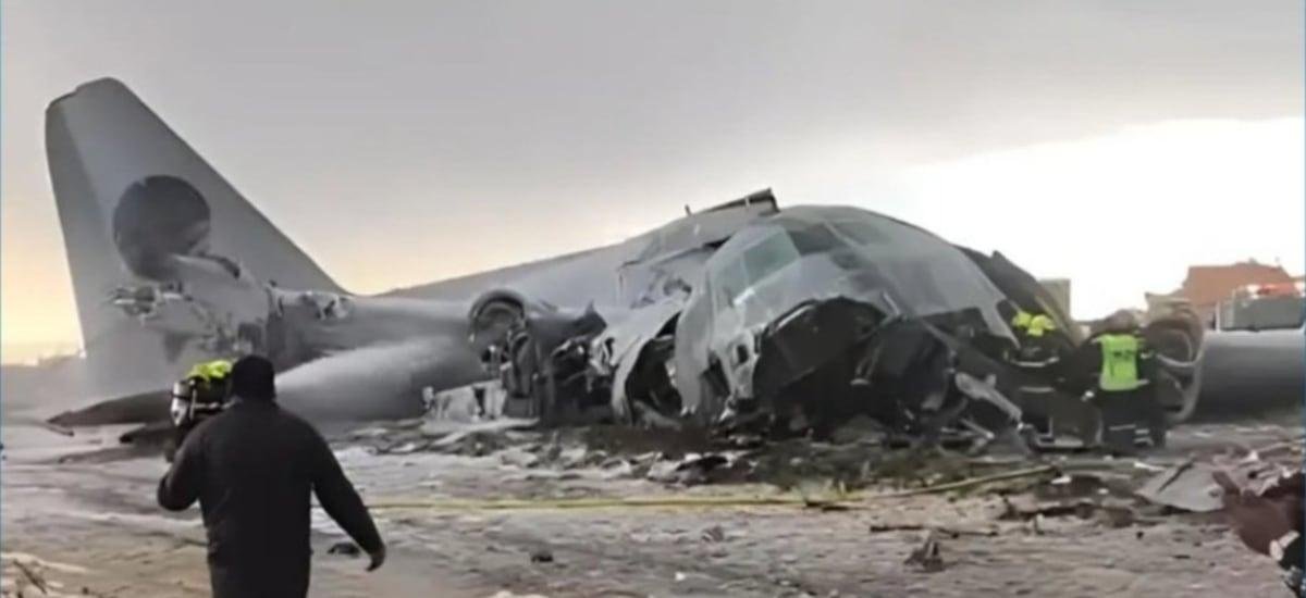 Al menos 15 muertos, 28 heridos y varios vehículos destrozados tras estrellarse avión militar en Bolivia