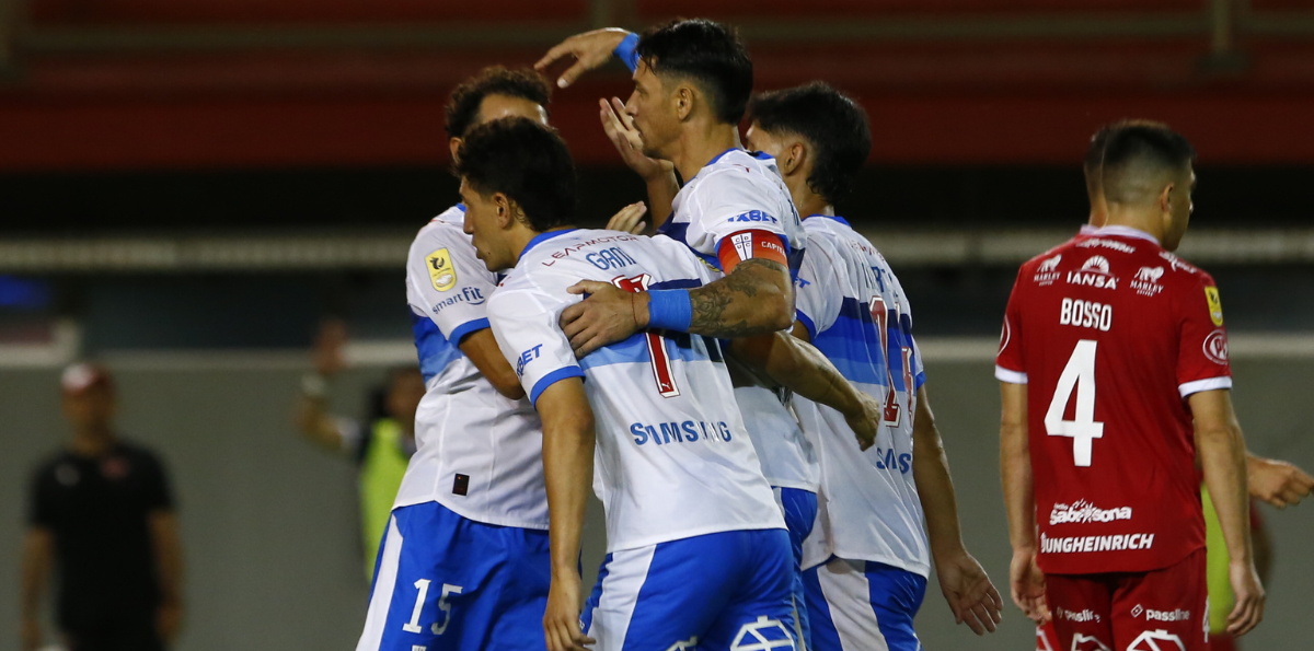 La UC venció a Ñublense de la mano de Zampedri en un partido que tuvo protagonismo del VAR