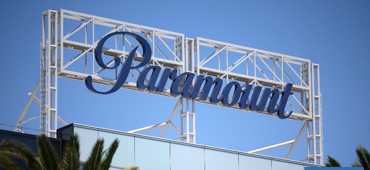 Paramount nombra nuevo director financiero en plena batalla por Warner Bros