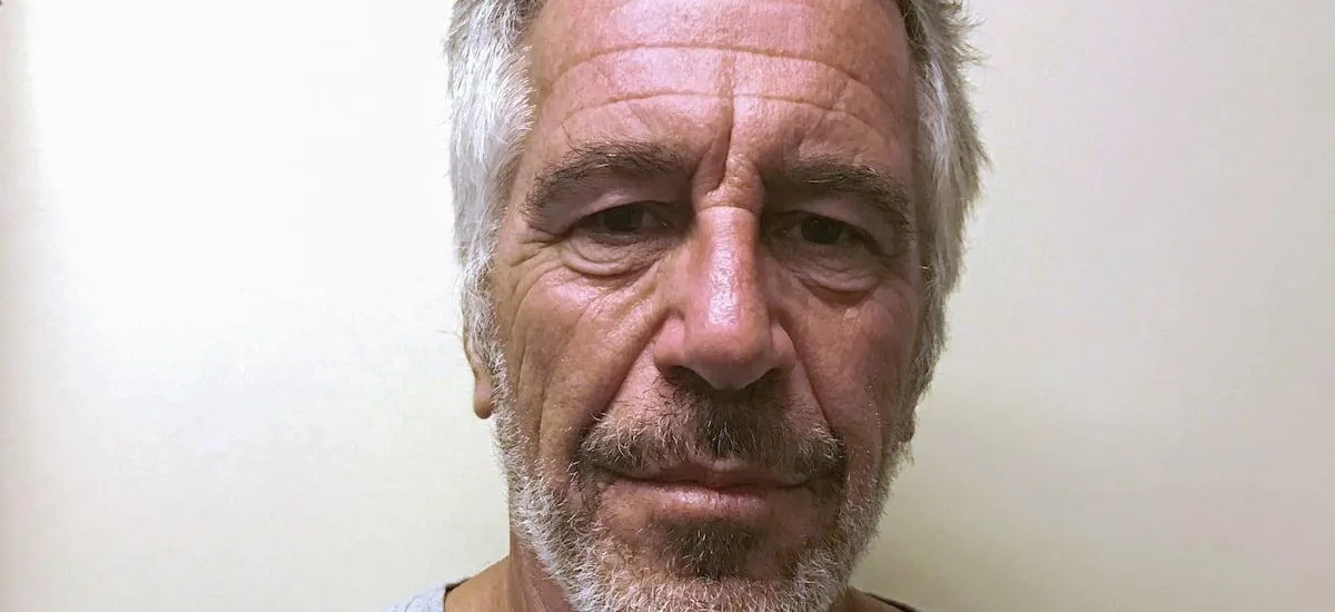 Piden testificar a la guardia de prisión que vio con vida por última vez a Epstein antes de su suicidio