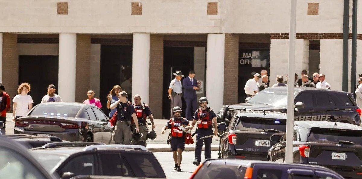 Padre de autor de tiroteo que dejó cuatro muertos en EE.UU. fue declarado culpable de homicidio