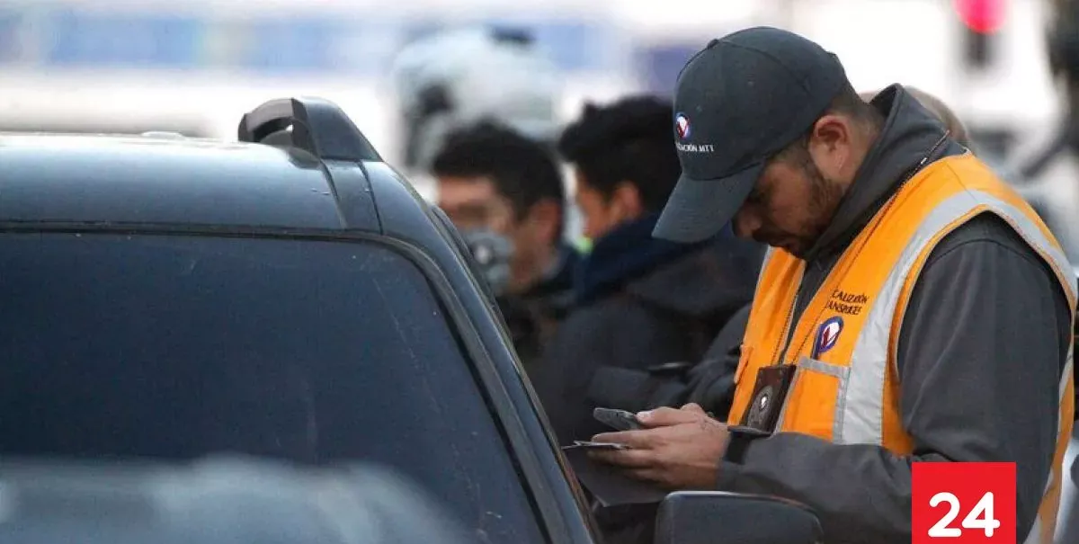 Restricción vehicular 2026: Así puedes pedir un permiso especial para circular en Santiago