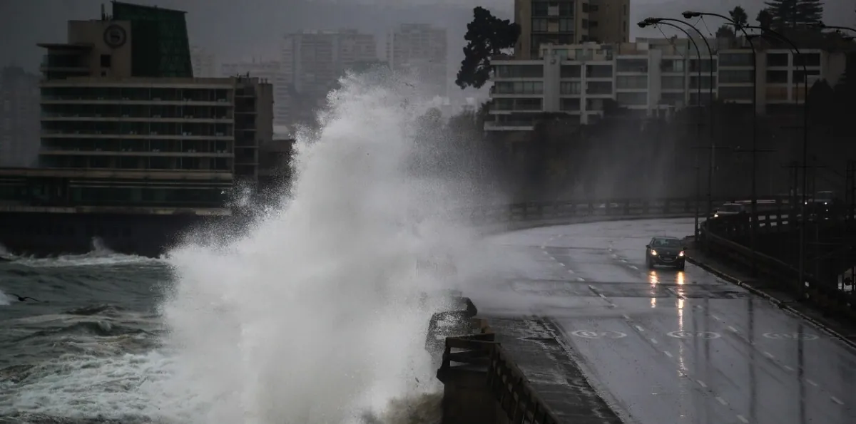 Armada alerta marejadas desde Los Lagos hasta Atacama y Juan Fernández