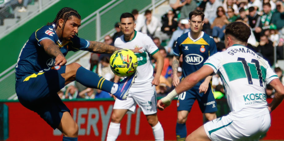 Elche de Cepeda salvó un empate contra Espanyol que extendió su sequía