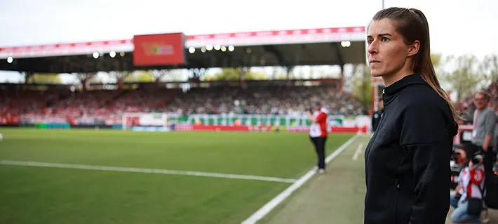 Tuvo una cálida recepción y sufrió una derrota: Así fue el debut de Marie-Louise Eta en el Unión Berlín de Alemania