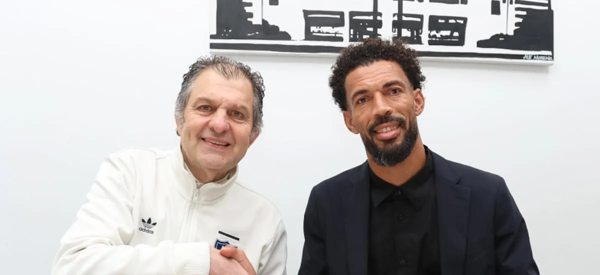 Es oficial: Vozinha firma su contrato y ya es jugador de Colo Colo
