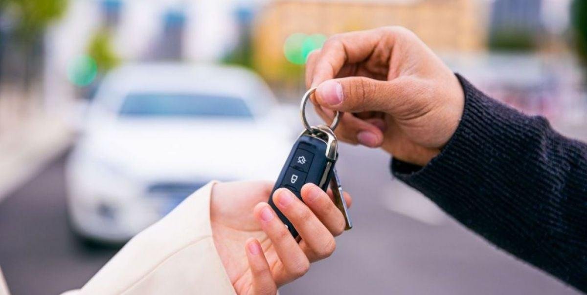 Falsas ofertas en redes sociales: 5 consejos para una compraventa segura de autos usados