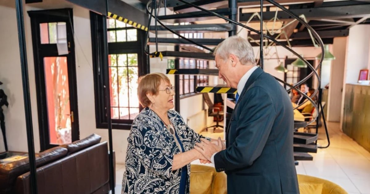 Cambio de mando: Bachelet manda carta al Senado para excusarse con Kast y parte a Nueva York
