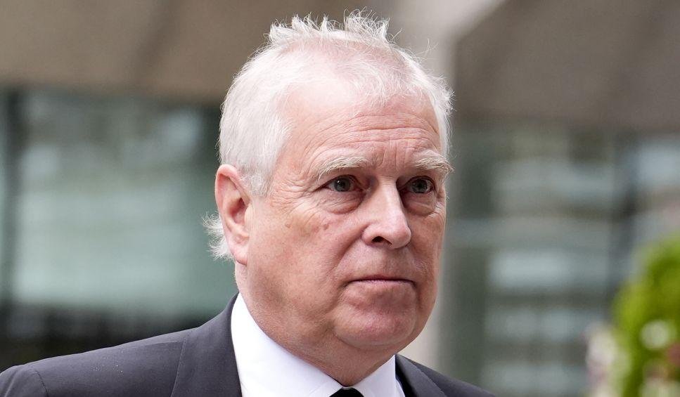Rey Carlos está “listo para apoyar” a la policía frente nuevos antecedentes sobre Andrés y Jeffrey Epstein