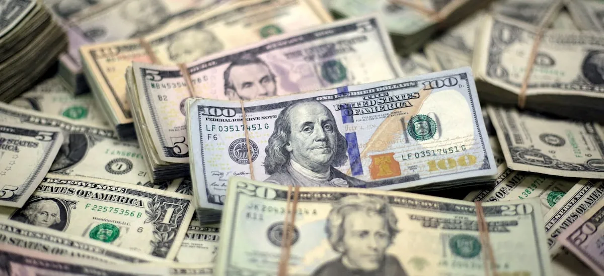 El dólar llega a máximos de casi 11 meses en medio de factores internacionales y nueva caída del cobre