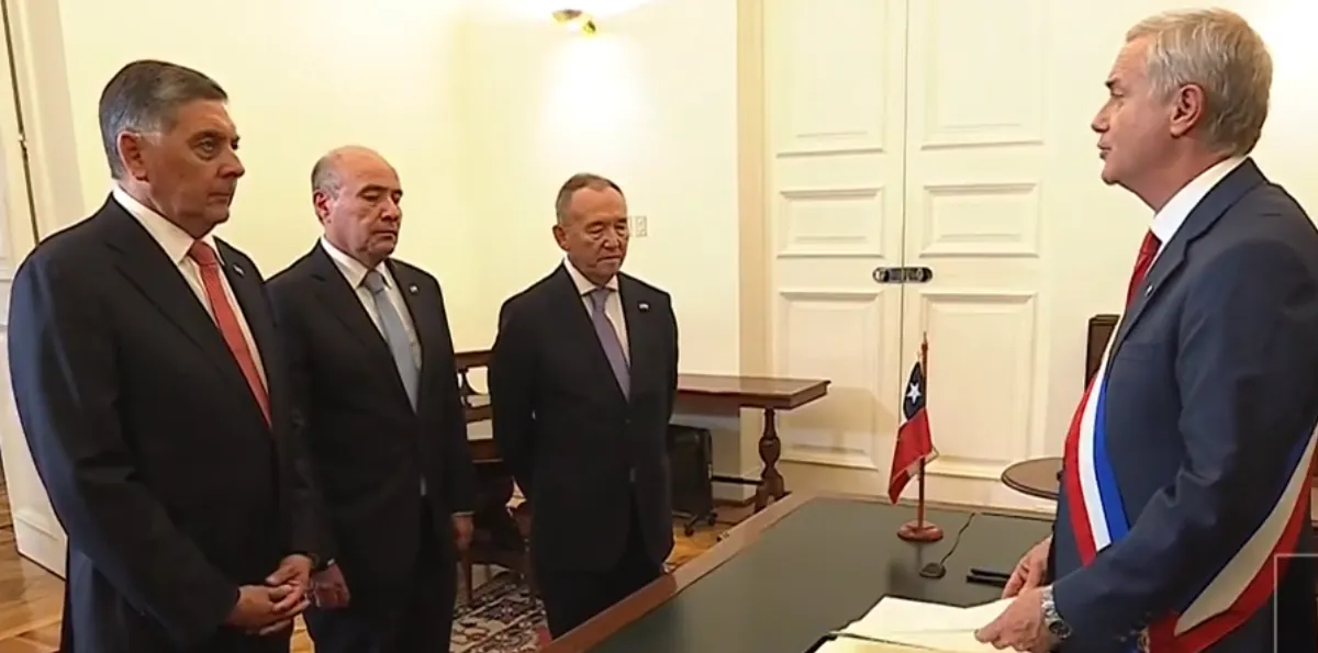 De la auditoría general al combate a la inmigración irregular: los primeros decretos firmados por el presidente Kast