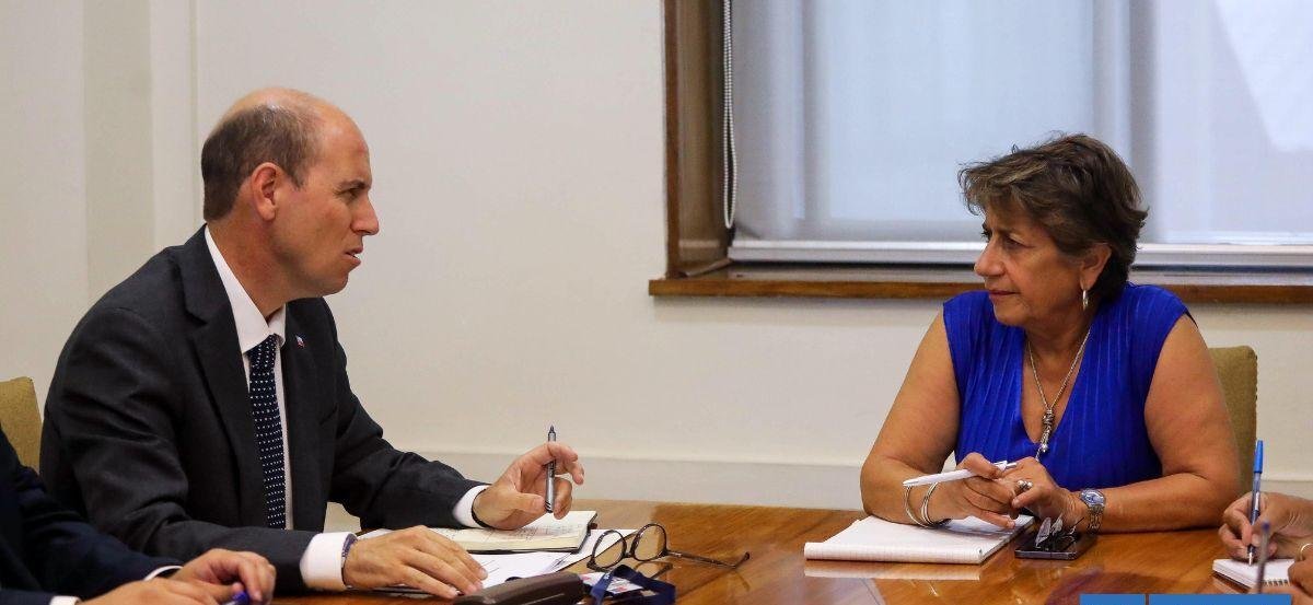 López y Arrau sostienen reunión bilateral del MOP: dieron por superada polémica por "cortar cintas"