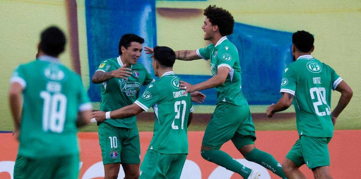 Audax Italiano volvió a los abrazos y agudizó la crisis de Everton en la Liga de Primera