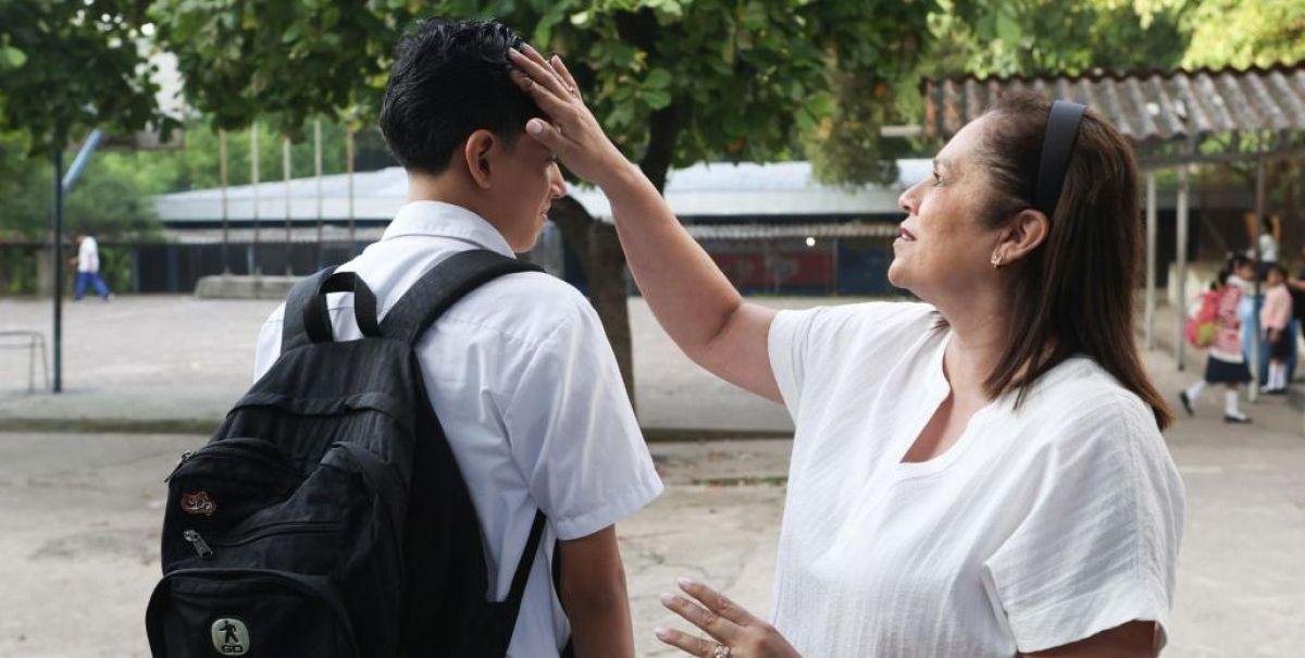 Prohíbe peinados extravagantes: Bukele impone normas de "orden y disciplina" en escuelas públicas de El Salvador