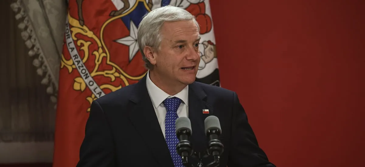 Sigue en picada: aprobación del Presidente Kast se desploma por tercera semana seguida - La Cuarta