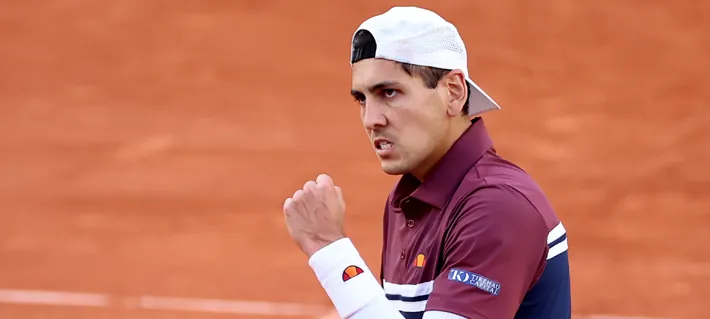 A qué hora va Alejandro Tabilo este lunes ante Félix Auger-Aliassime, 6 del mundo, por los octavos de Roland Garros
