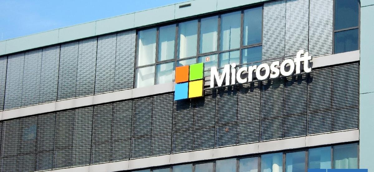 Acciones de Microsoft caen tras resultados sobre las expectativas pero que decepcionan a inversores