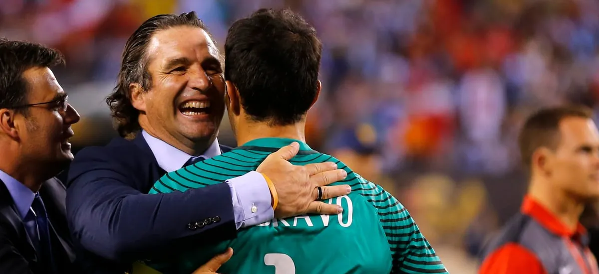 No pudo repetir el éxito: el irregular camino de Juan Antonio Pizzi a 10 años de la Copa América Centenario con la Roja