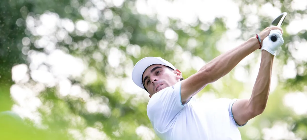 Joaquín Niemann escala posiciones y se instala dentro del Top 10 del LIV Golf de Singapur