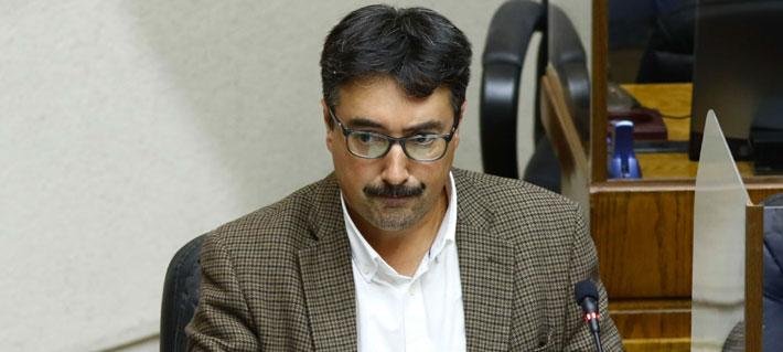 Senador Latorre (FA) y AC contra Pardow: "Si se aprueba es algo negativo políticamente para el partido"