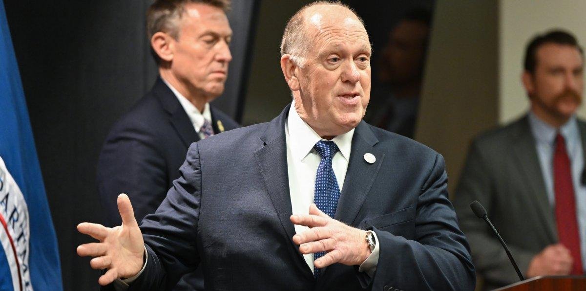 Zar fronterizo de Trump descarta "renunciar" a ofensiva migratoria en Mineápolis