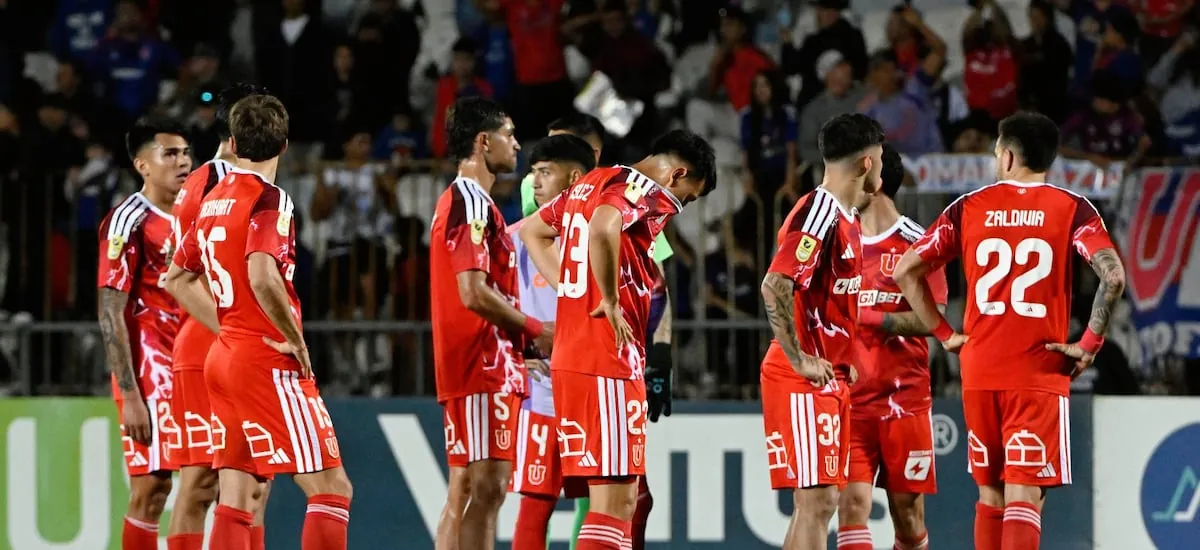 Dicen que aún no se recupera del Superclásico: hinchas azules cargan contra un jugador tras dura derrota en Antofagasta