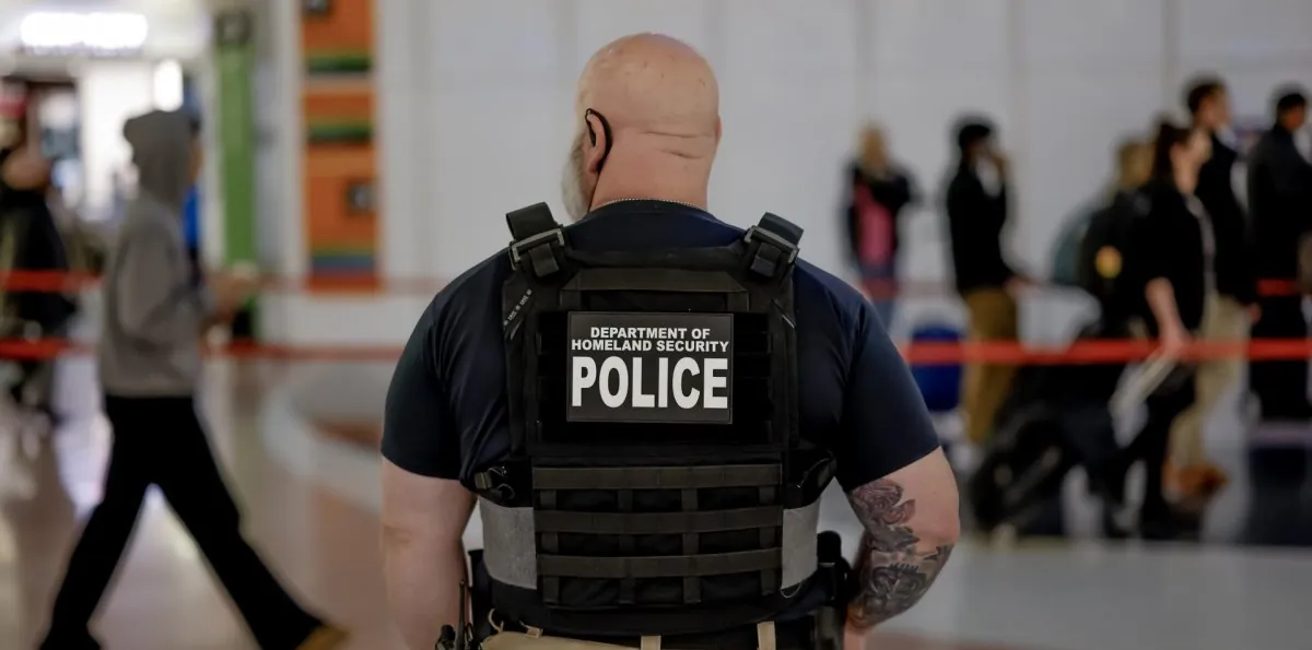 EE.UU. enviará al ICE a los aeropuertos para ayudar en controles de seguridad