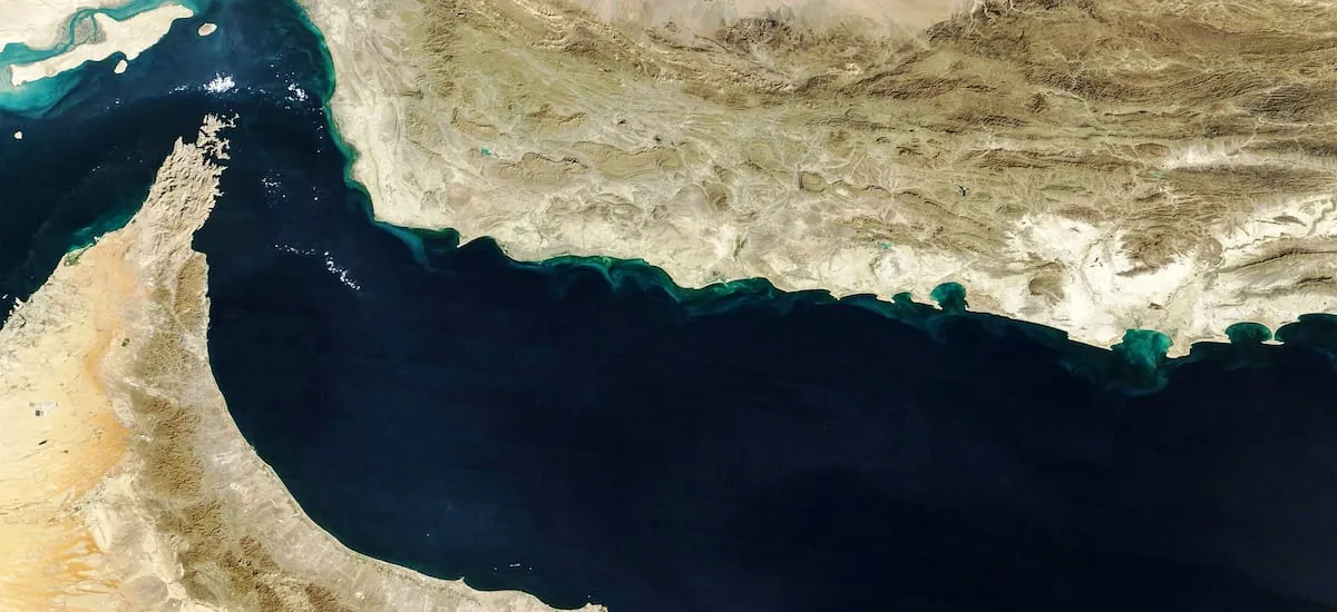 China pide un “paso sin obstáculos” a través del estrecho de Ormuz tras el anuncio de bloqueo por parte de Trump - La Tercera