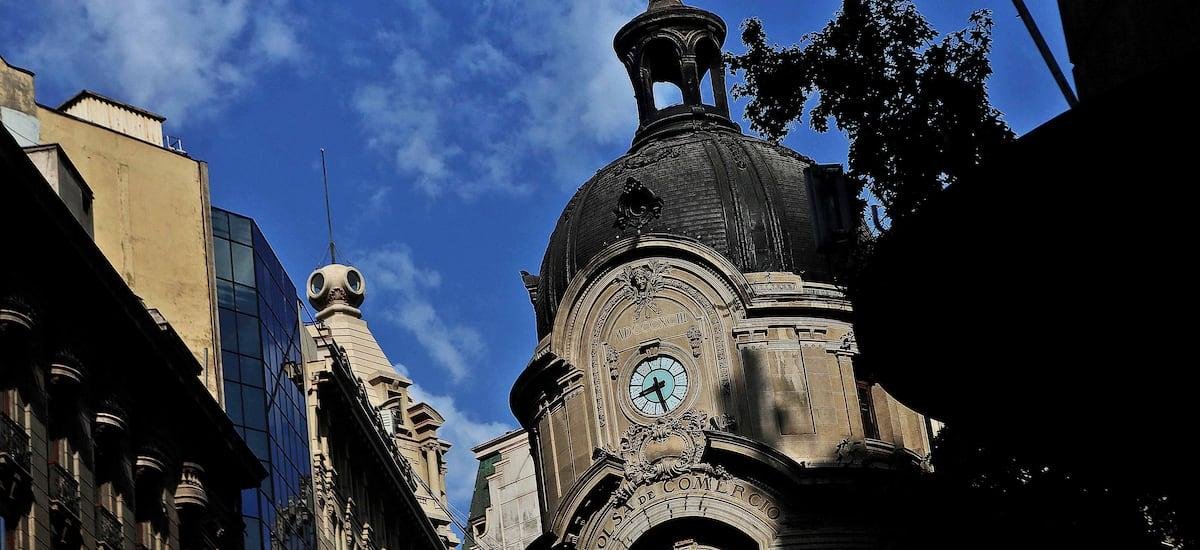 Bolsa de Santiago anotó leve alza en jornada de baja actividad por feriado en Estados Unidos