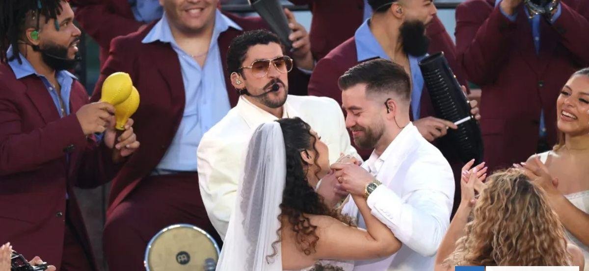 La historia de amor de la pareja que se casó de verdad en el show de Bad Bunny en el Super Bowl