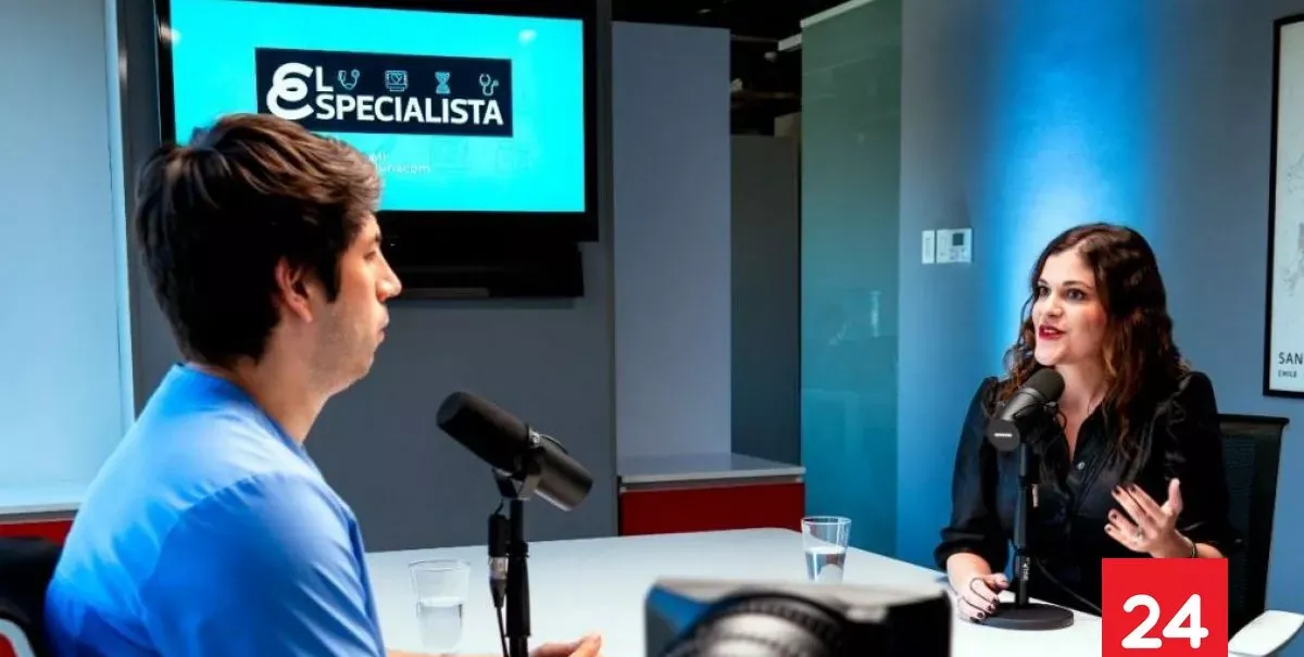 "Especialistas": El nuevo podcast que ayuda a los médicos chilenos a decidir su futuro profesional