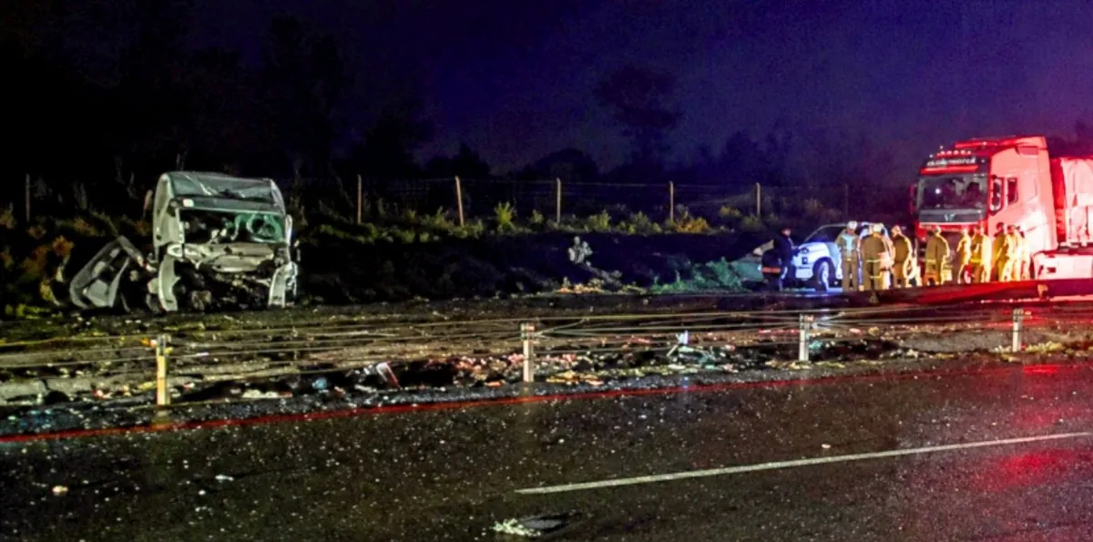 Militar fallece tras colisión entre camión del Ejército y vehículo de carga en la Ruta 5 Sur