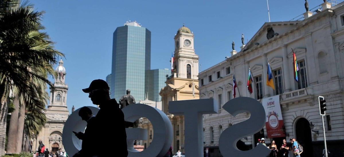 Vacancia de locales en el centro de Santiago disminuye en 2025: sector de Santa Lucía muestra el mejor desempeño