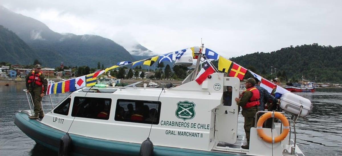 Autoridades dan inicio al servicio de la lancha policial General Marchant II de Carabineros en Puerto Cisnes - La Tercera