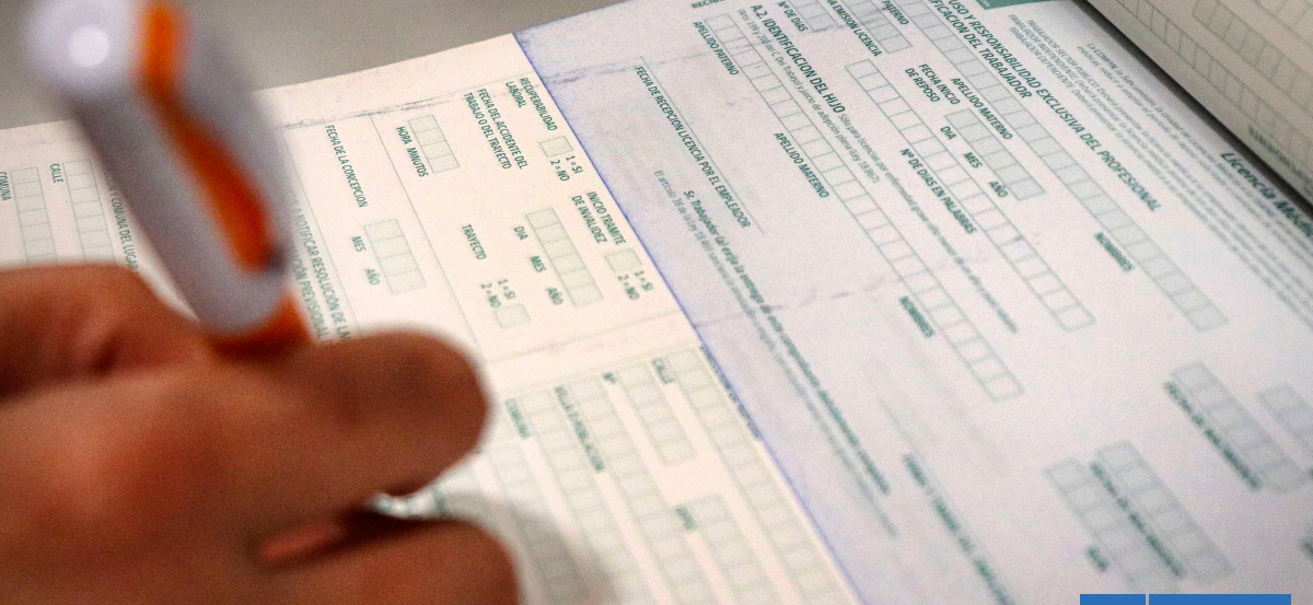 Suprema revierte reincorporación de profesora en Futrono que salió del país con licencia médica