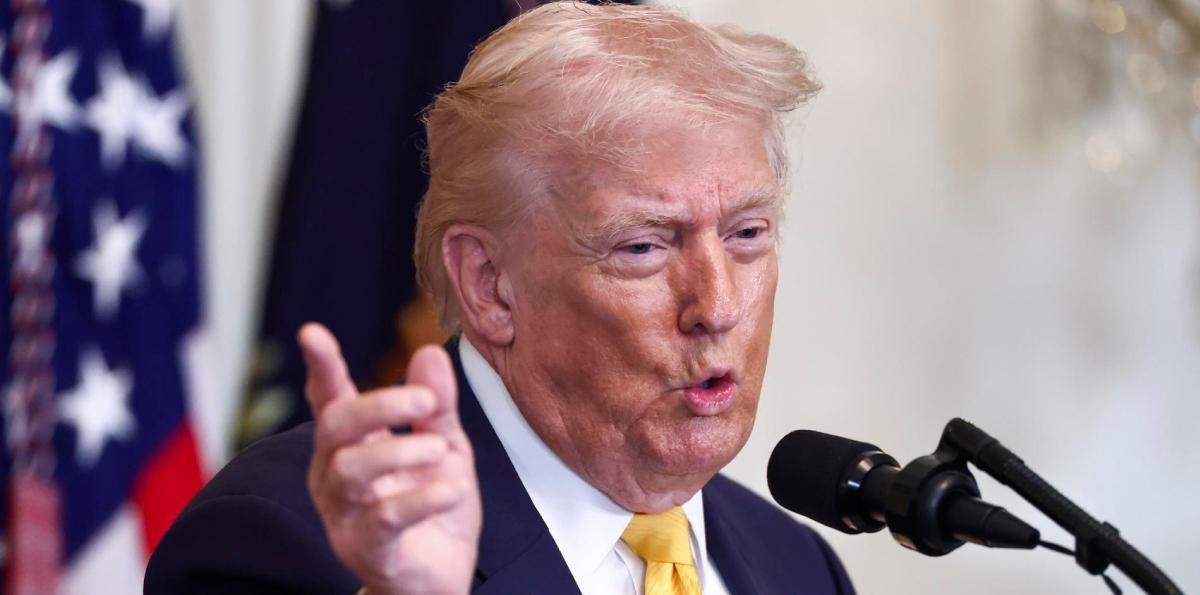 "Grave error": Trump arremetió contra Obama por declaraciones sobre extraterrestres