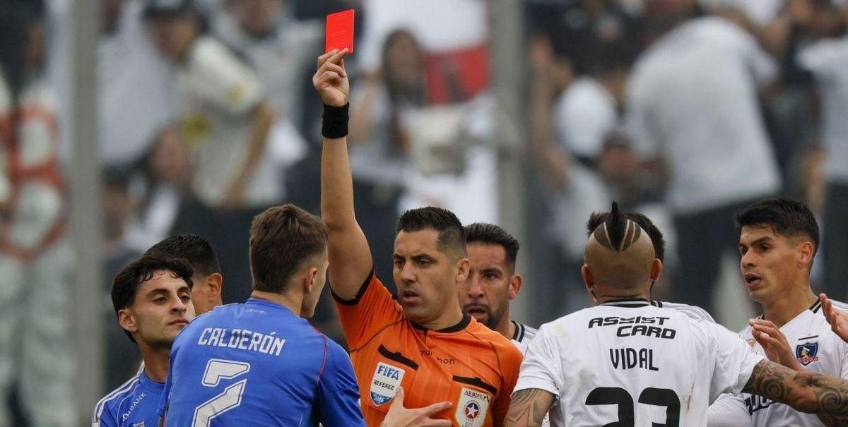 "Vendió a sus compañeros": la reacción de los hinchas azules a la expulsión de Franco Calderón