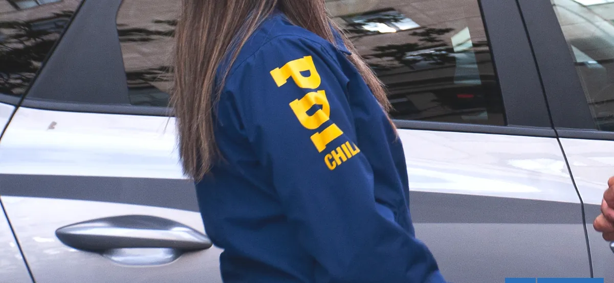 Hija de exministra de la Corte Suprema presenta querella por falsificación contra inspectora de la PDI