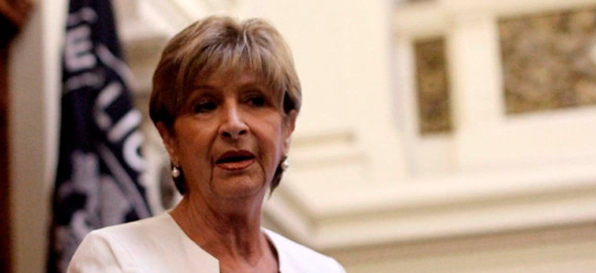 Familia Frei informa que Marta Larraechea se encuentra estable dentro de su gravedad