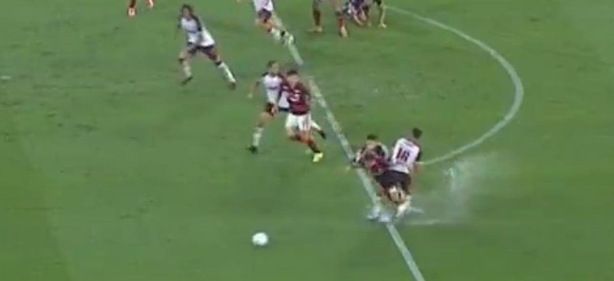 ¿Fue dentro del área? el polémico penal de Matías Sepúlveda para Flamengo que envió la Recopa Sudamericana al tiempo extra
