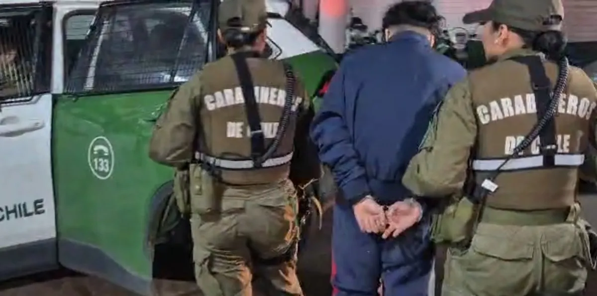 Persecución en Ñuñoa termina con choque a micro y seis detenidos tras robo de vehículo