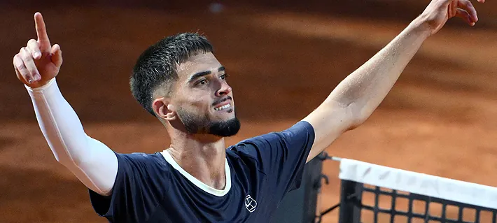 Quién es Dino Prizmic, el joven croata que eliminó a su "ídolo" Novak Djokovic en el Masters 1.000 de Roma