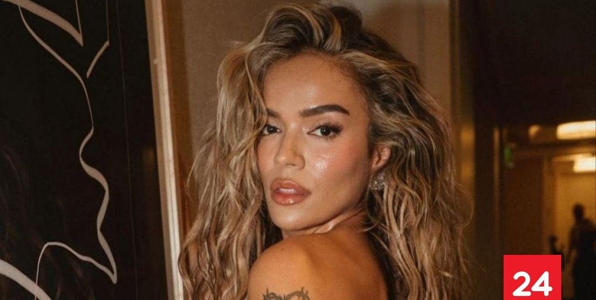 Karol G sorprende con vestidos transparentes de encaje en los Premios Gammy 2026